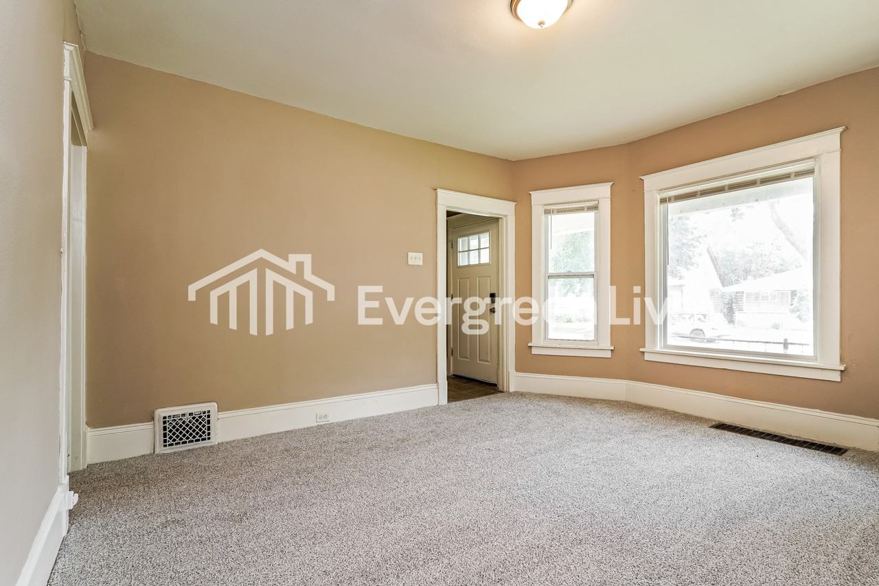 3750 E Edgerton Ave Unit 2 - Photo 3 of 15