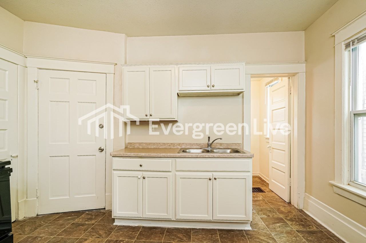 3750 E Edgerton Ave Unit 2 - Photo 5 of 15