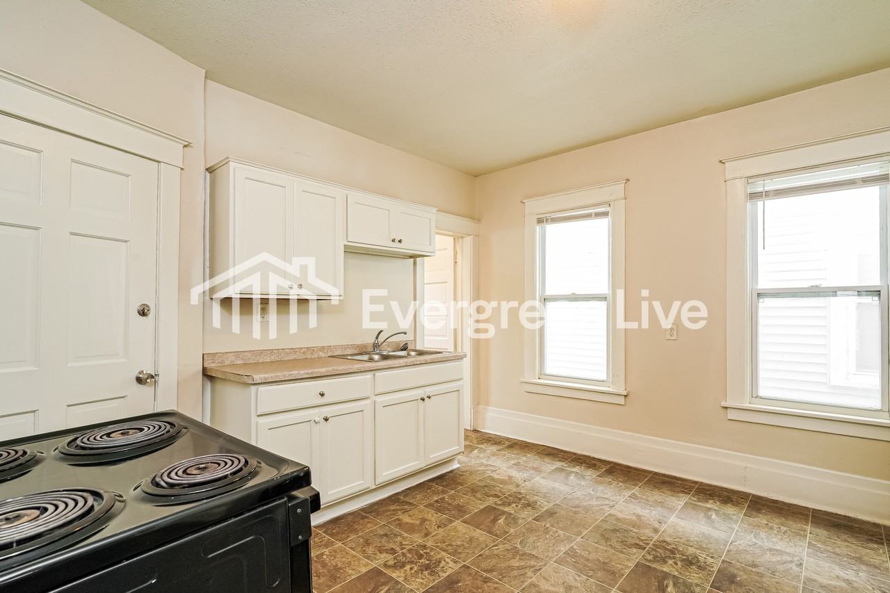 3750 E Edgerton Ave Unit 2 - Photo 6 of 15