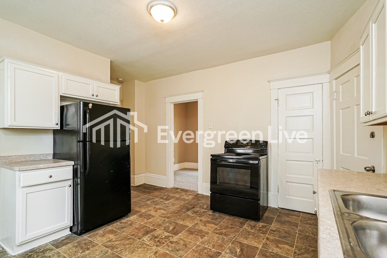 3750 E Edgerton Ave Unit 2 - Photo 7 of 15