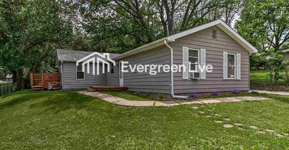 8833 Grant St - Photo 2 of 3