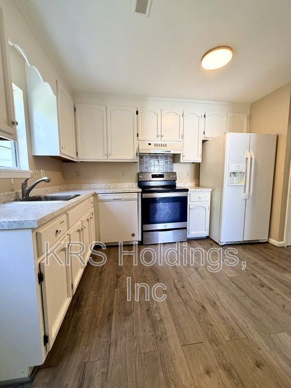 2316 Finch Ct - Photo 3 of 13