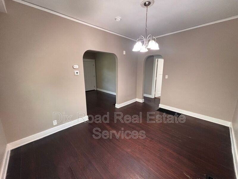 2109 Victoria Ave - Photo 6 of 14