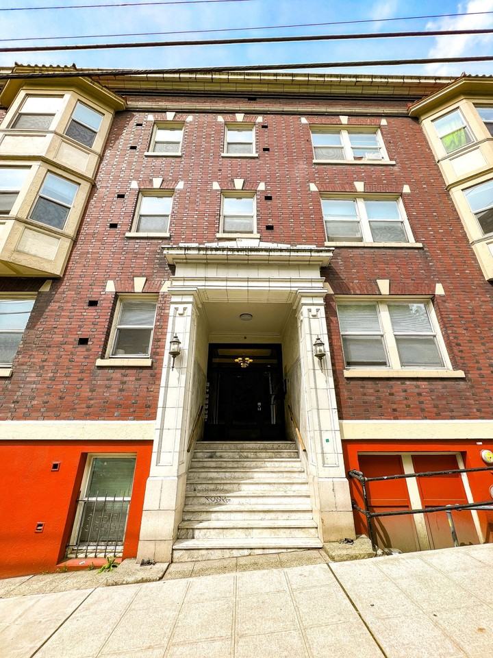 St Florence Apartments - Photo 3 of 50