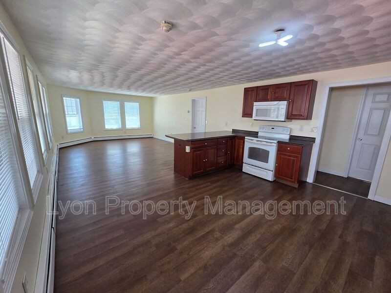 313 High St #1F