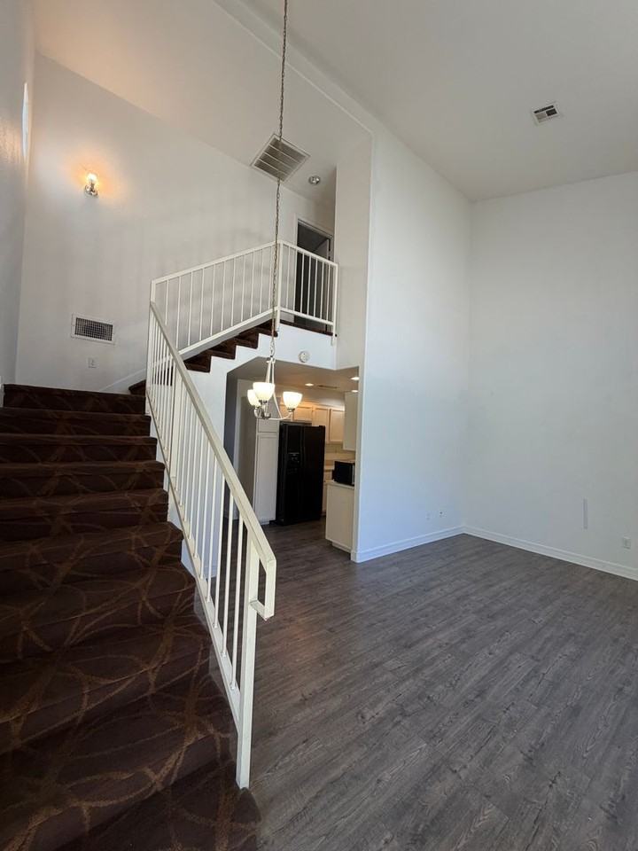 5264 Sacha Way - Photo 5 of 33