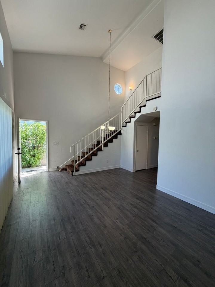 5264 Sacha Way - Photo 7 of 33