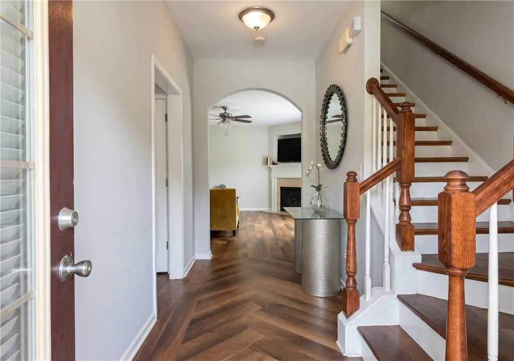 6164 Thorncrest Dr - Photo 2 of 16