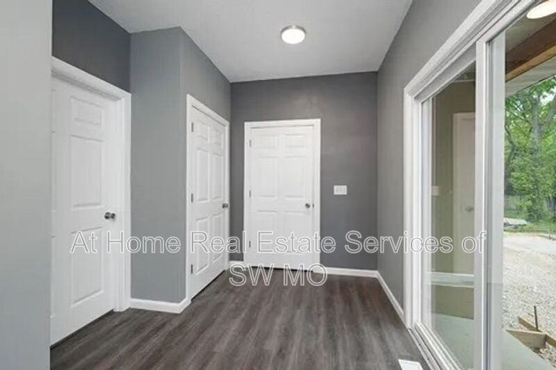 2437 N Lyon Ave - Photo 5 of 10