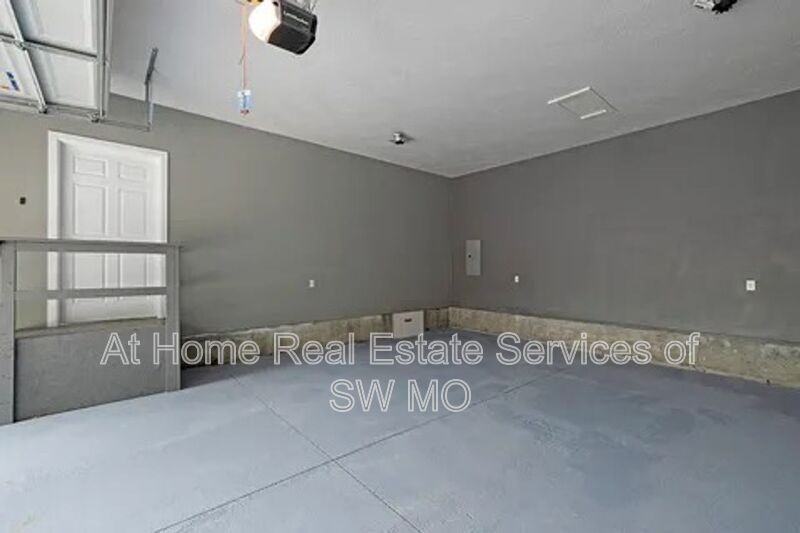 2437 N Lyon Ave - Photo 6 of 10