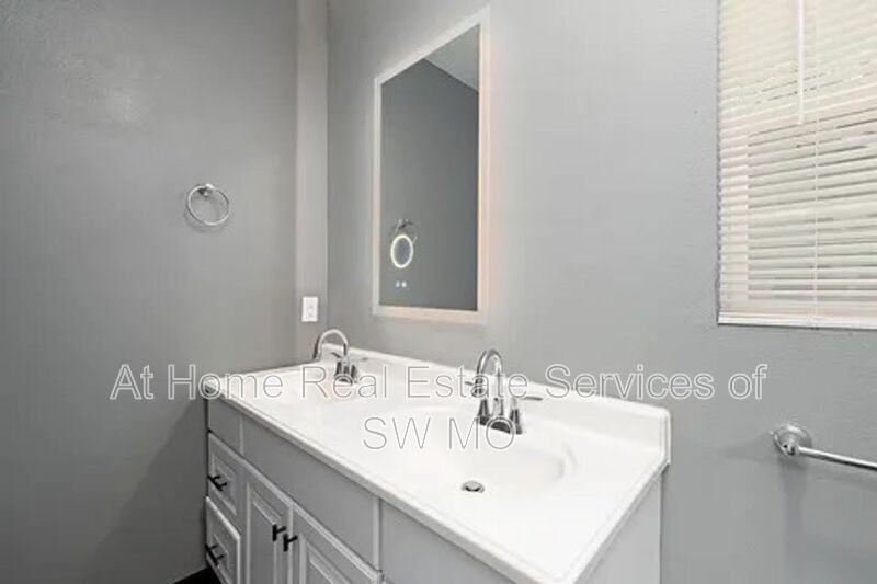 2437 N Lyon Ave - Photo 7 of 10