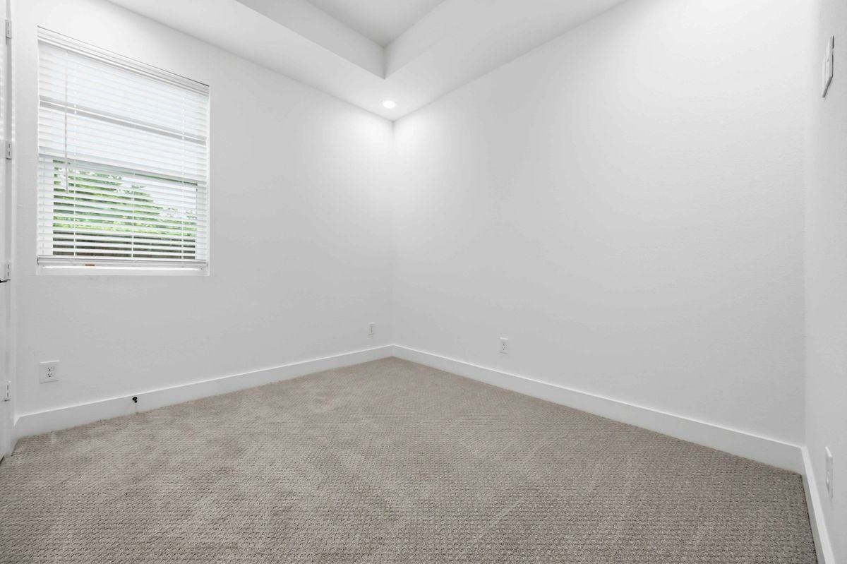 6627 Katarani Dr - Photo 4 of 23
