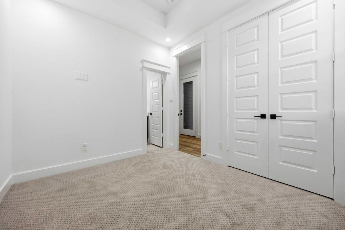 6627 Katarani Dr - Photo 5 of 23
