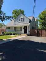 featured image of 1909 Rollins Dr