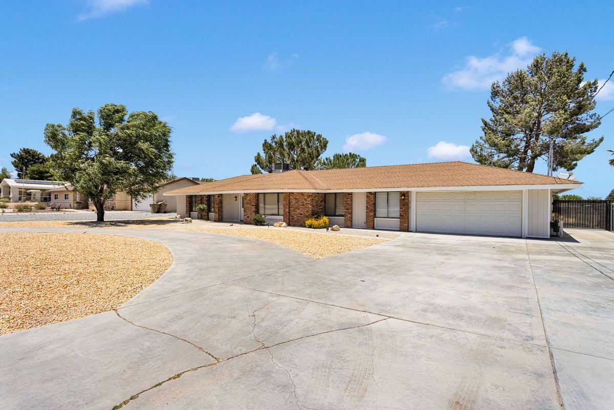 15262 El Centro St - Photo 2 of 50