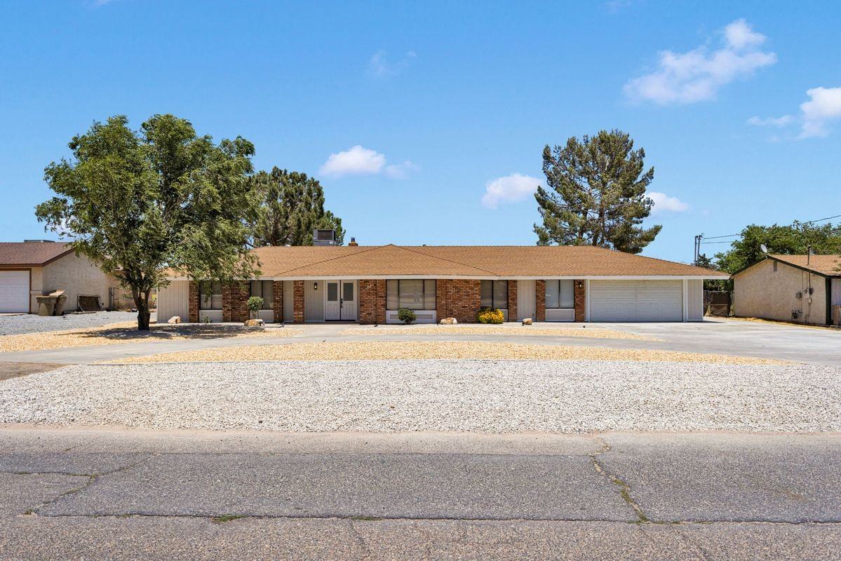15262 El Centro St - Photo 3 of 50