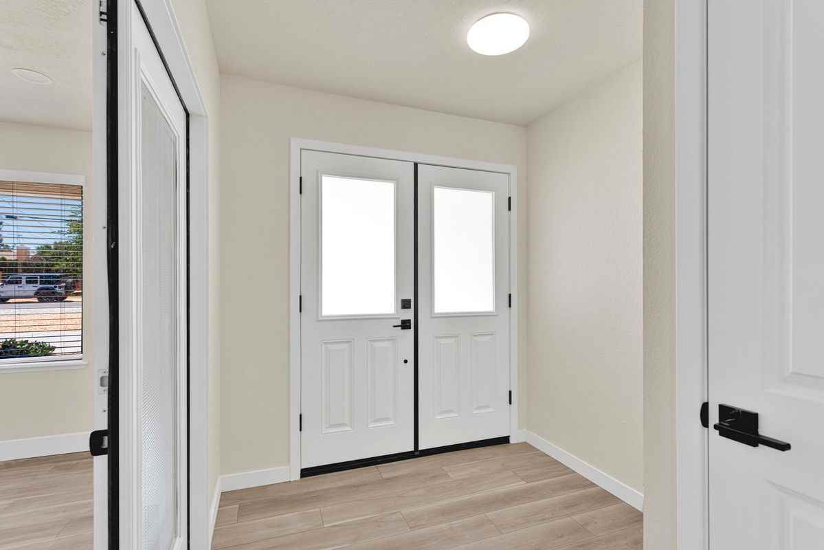 15262 El Centro St - Photo 4 of 50