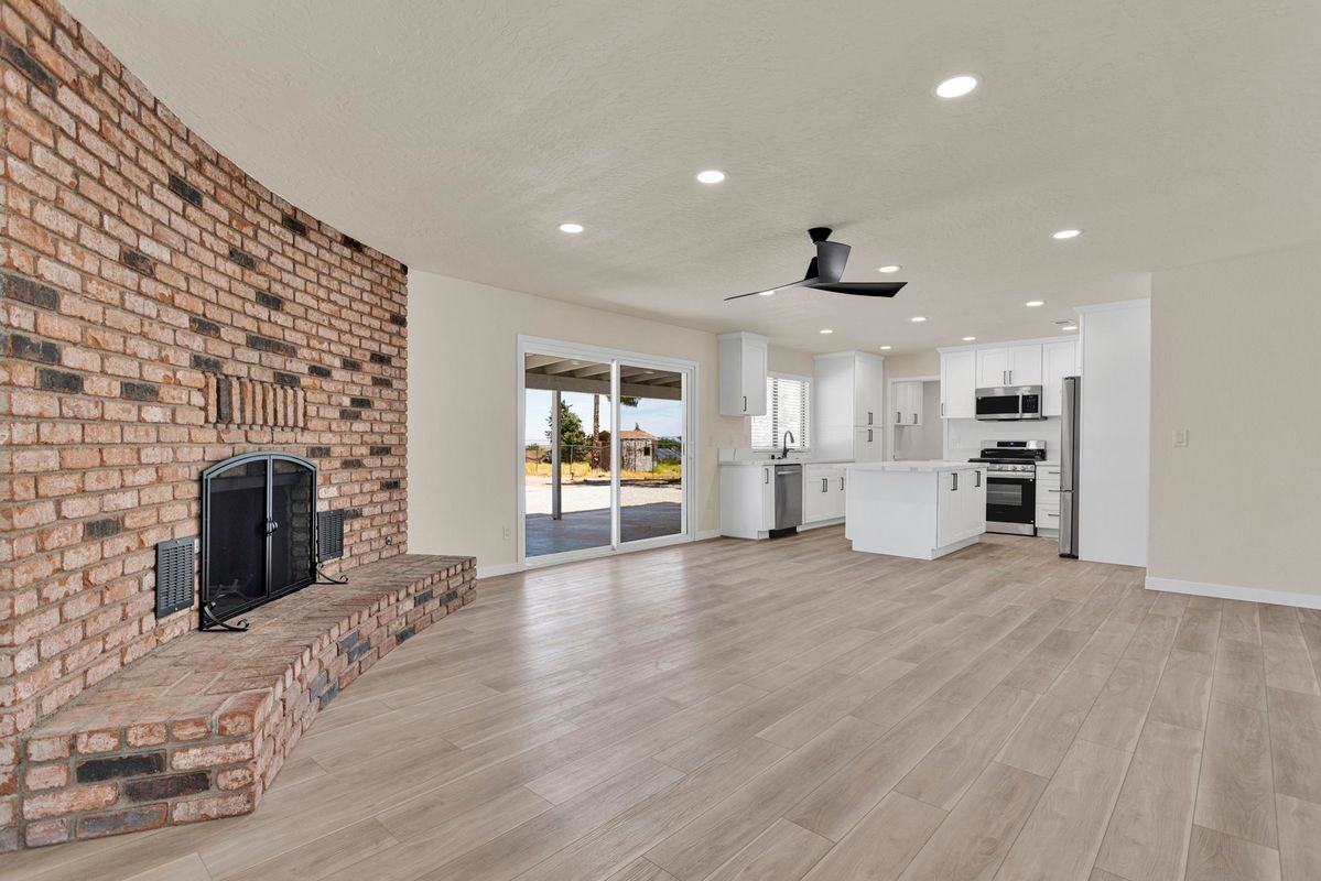 15262 El Centro St - Photo 5 of 50