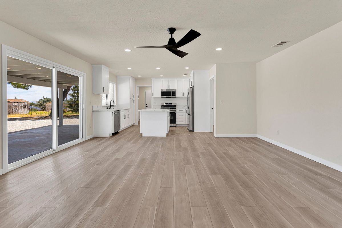 15262 El Centro St - Photo 6 of 50