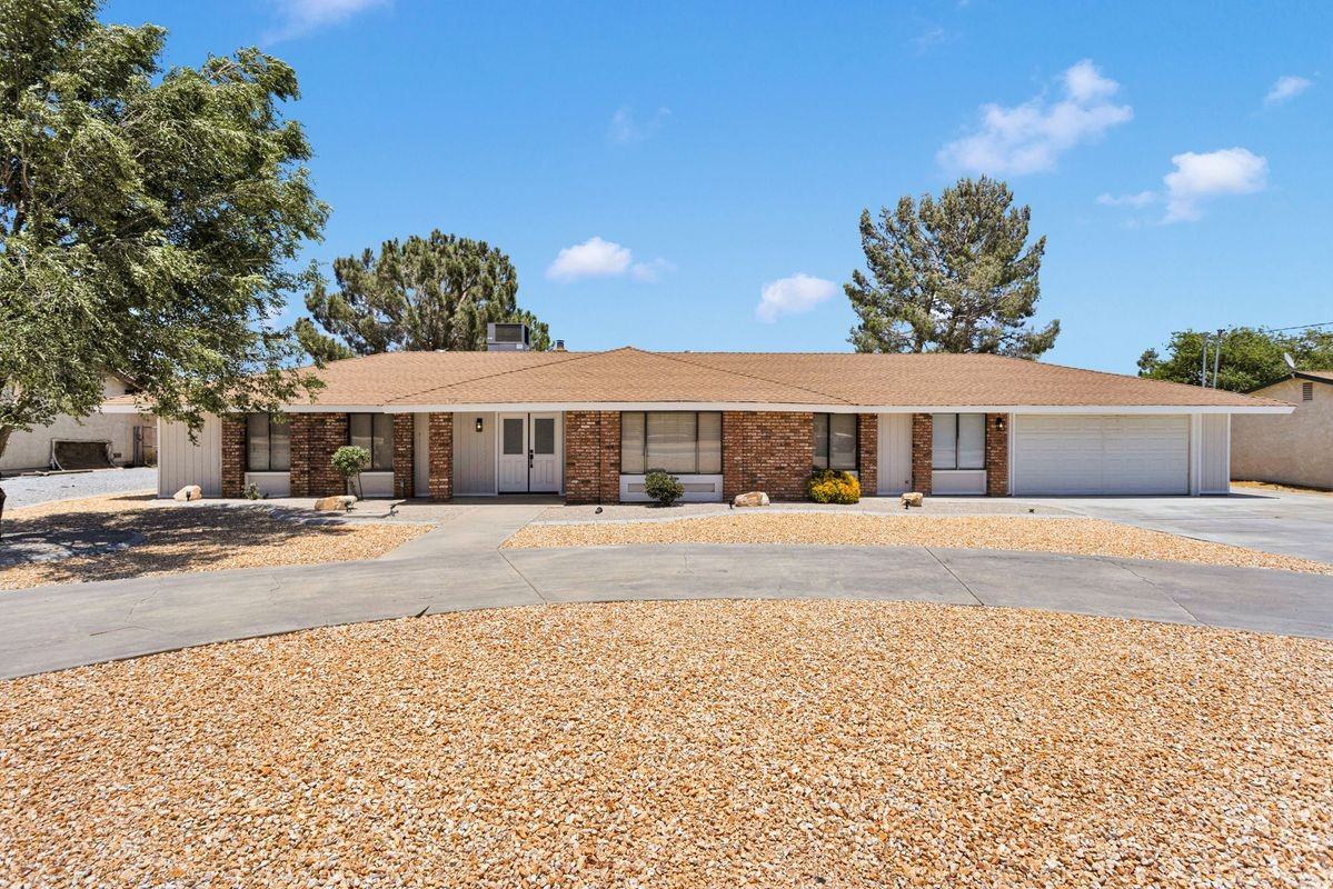 15262 El Centro St - Photo 7 of 50