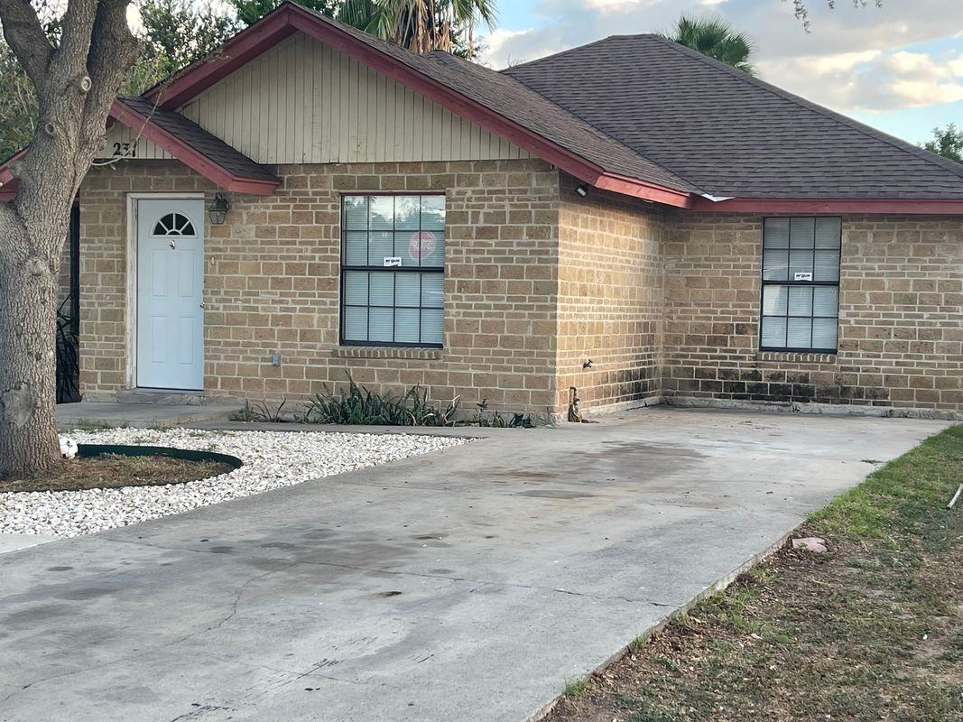 231 Malaga Dr - Photo 2 of 20
