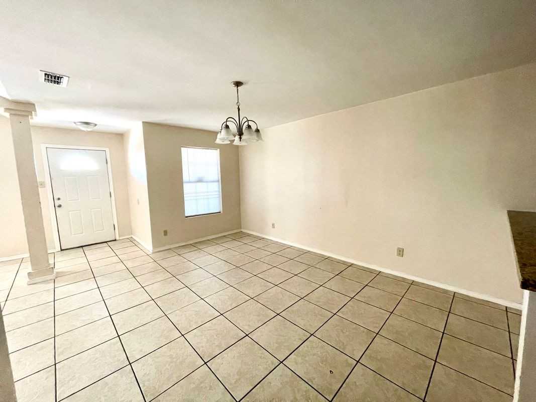 231 Malaga Dr - Photo 4 of 20