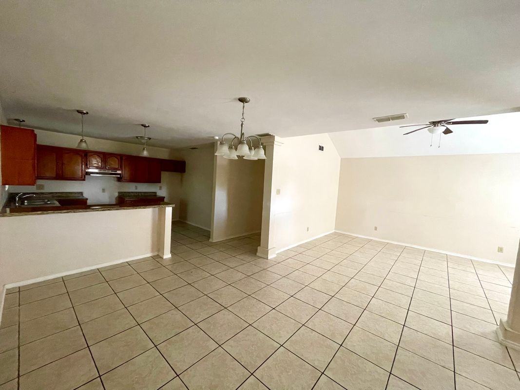 231 Malaga Dr - Photo 5 of 20