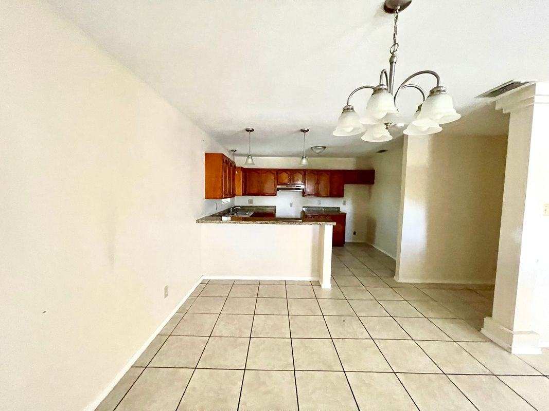 231 Malaga Dr - Photo 6 of 20