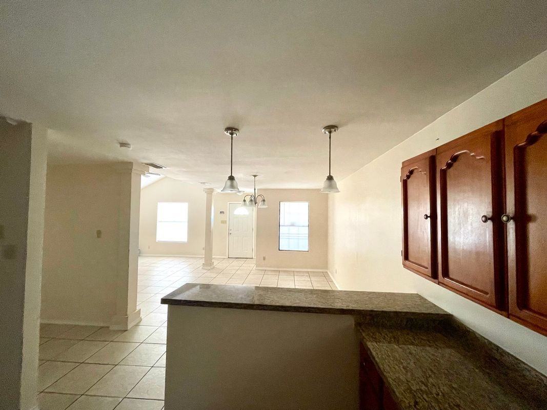 231 Malaga Dr - Photo 7 of 20