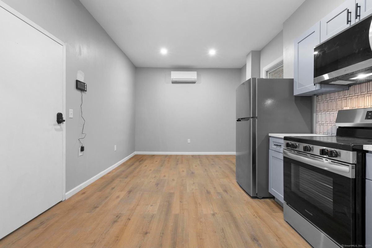 140 Grand St ##4b