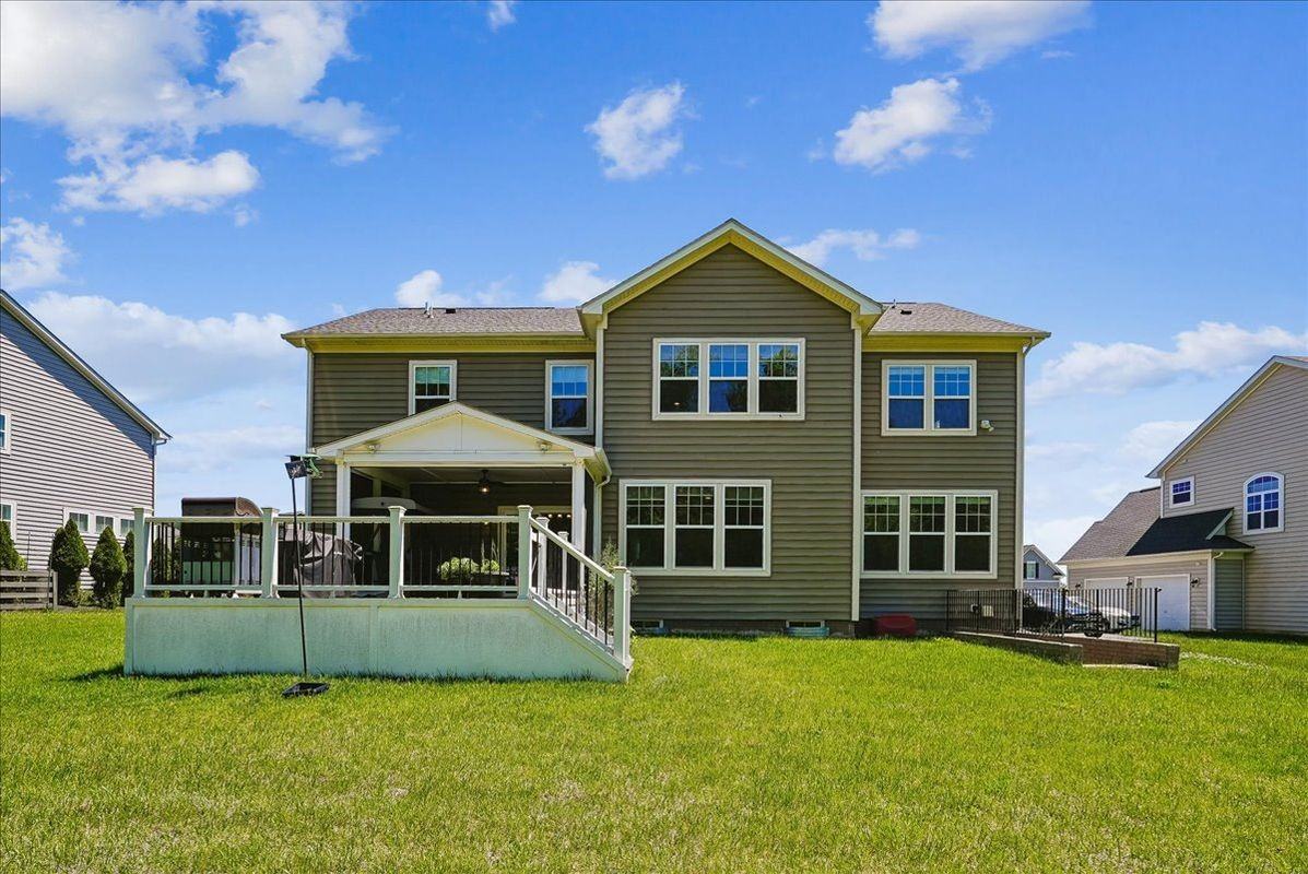 23847 Grayhaven Pl - Photo 2 of 32