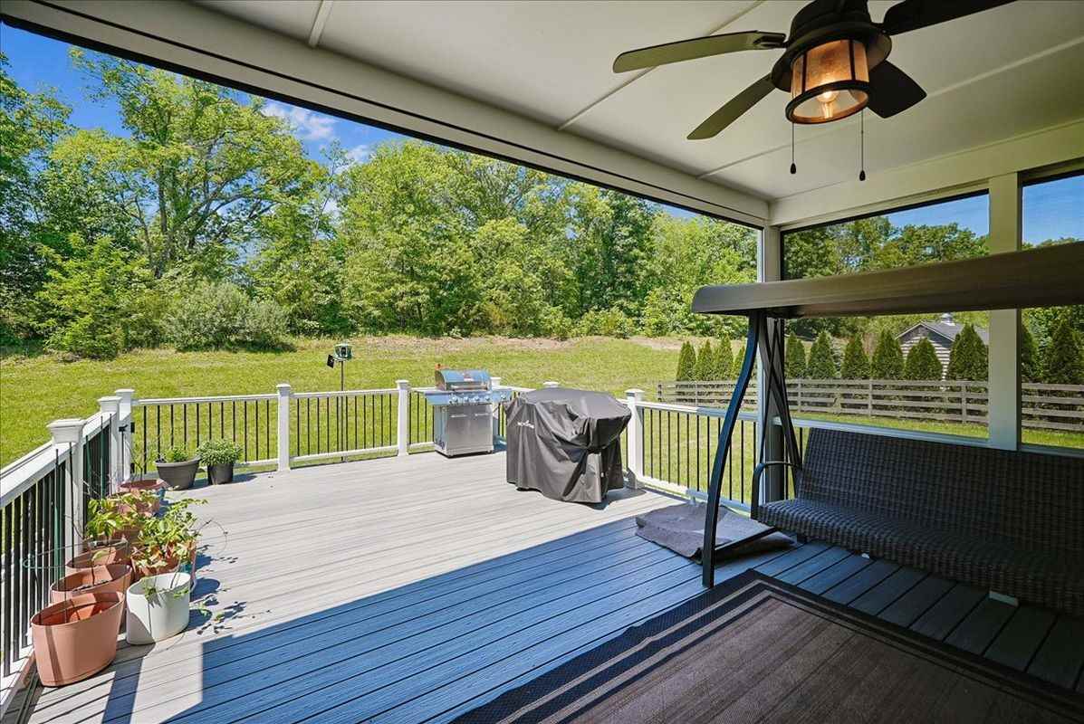 23847 Grayhaven Pl - Photo 3 of 32
