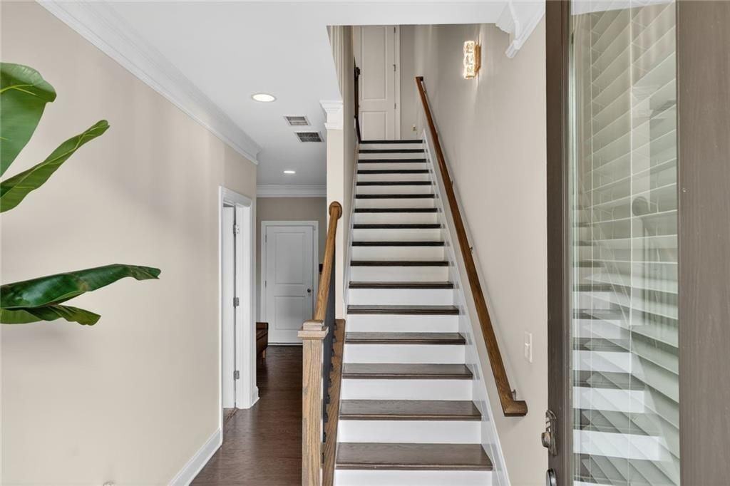 1589 Aldworth Pl Se - Photo 2 of 20