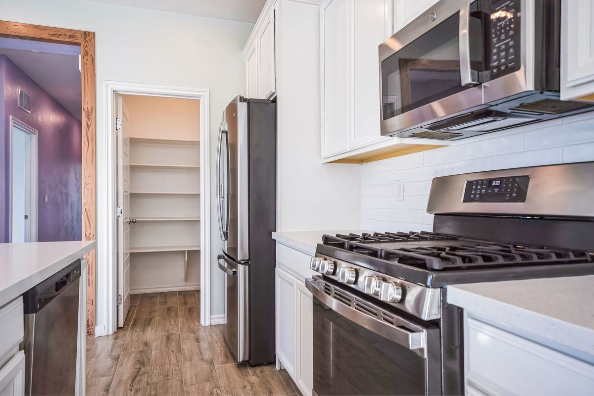 7348 Decatur Blvd - Photo 3 of 17