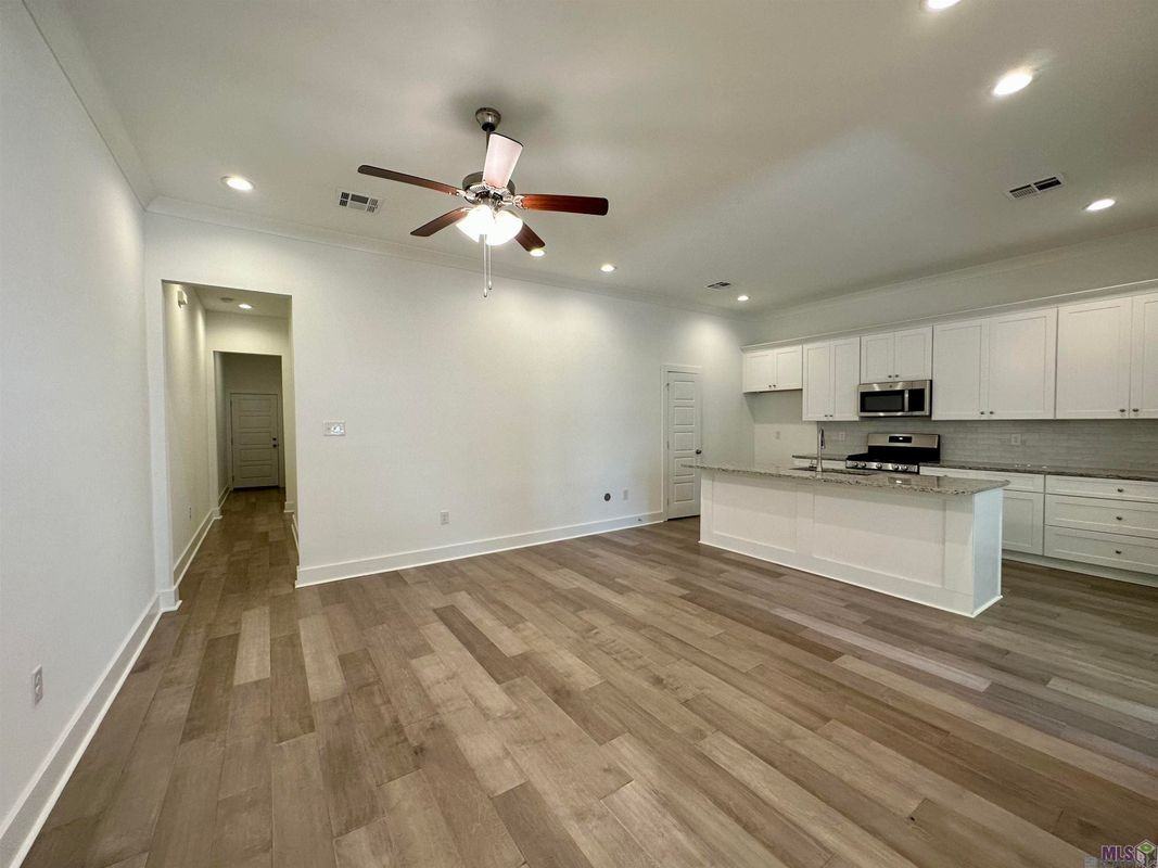 10144 The Grove Ave - Photo 3 of 6