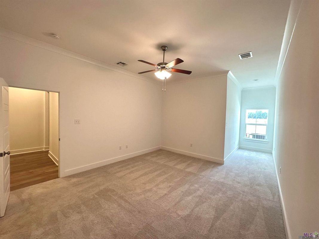 10144 The Grove Ave - Photo 5 of 6