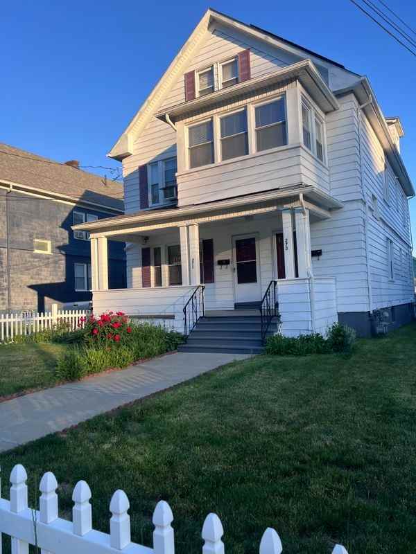 271 Holcomb St - Photo 7 of 16