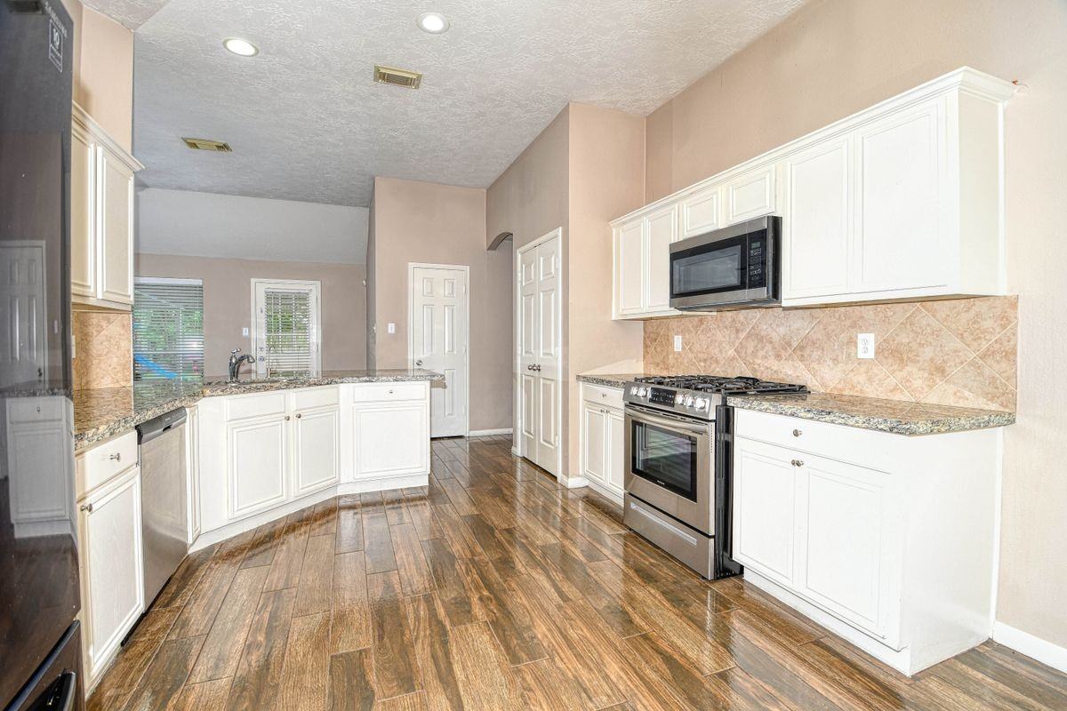 25923 Marshbrook Ln - Photo 7 of 18