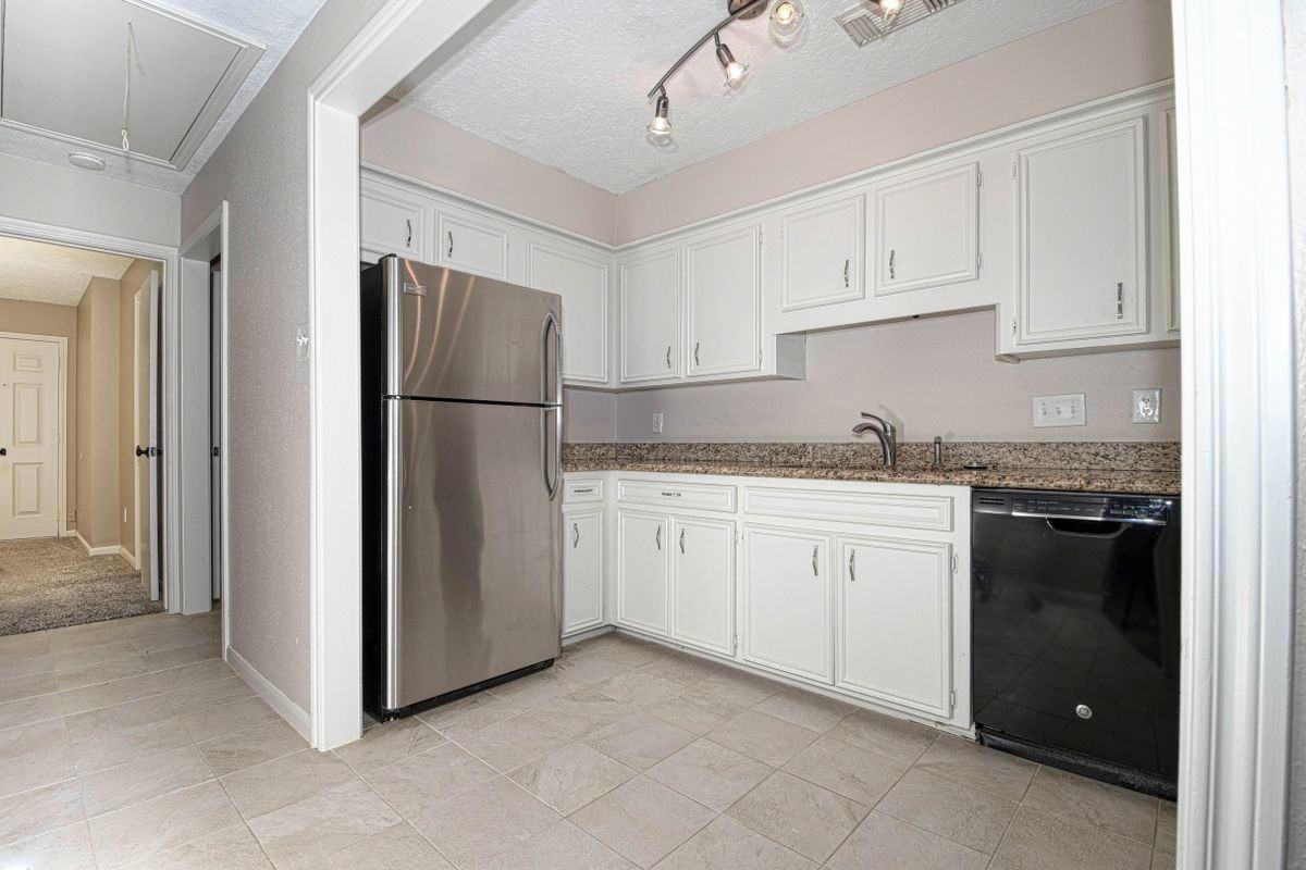 518 Moore St - Photo 2 of 8
