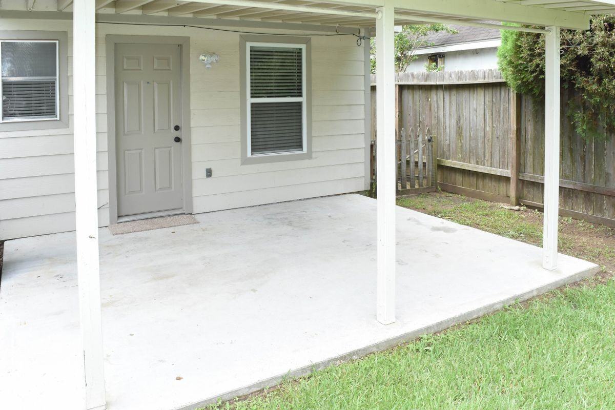 518 Moore St - Photo 3 of 8