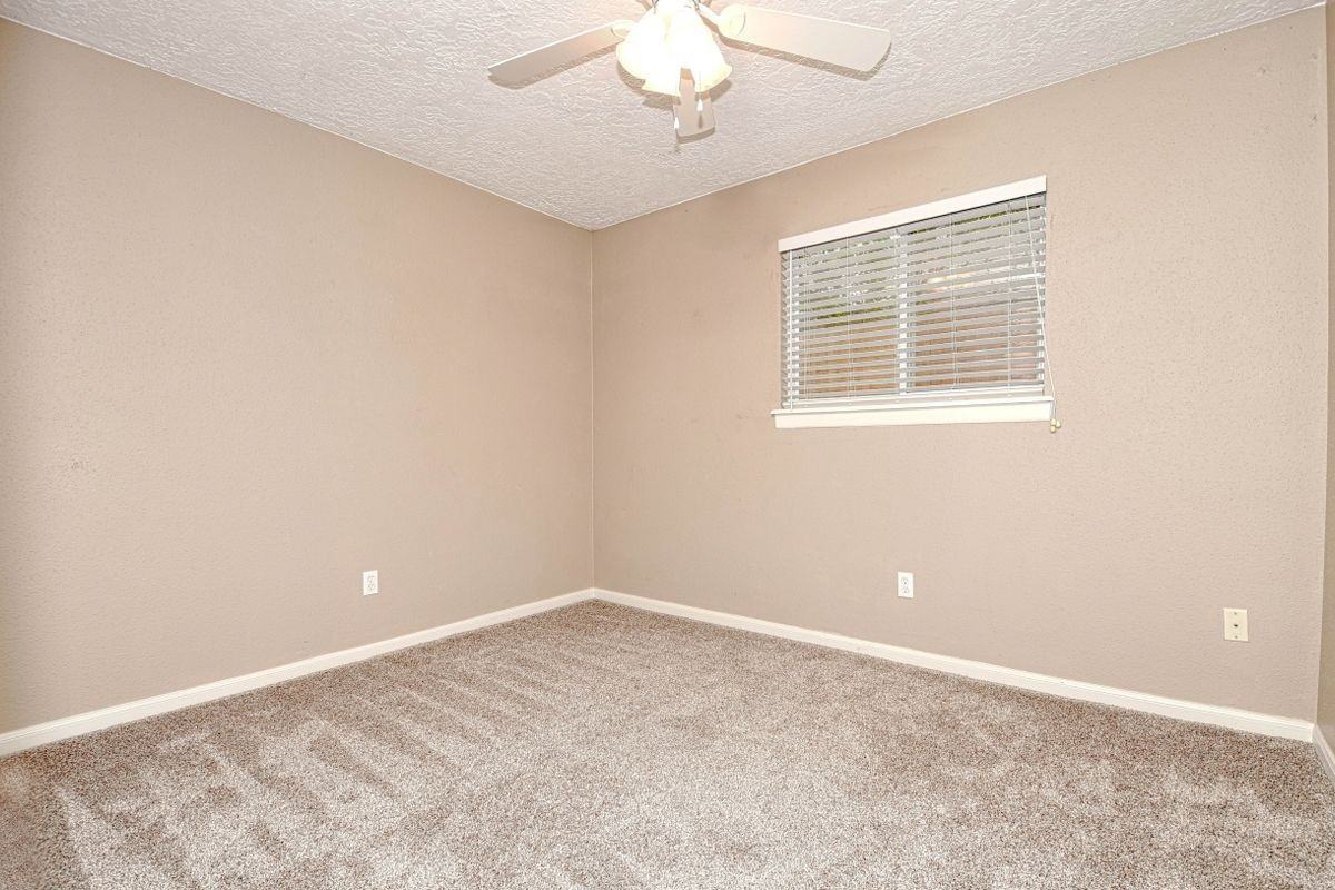 518 Moore St - Photo 6 of 8