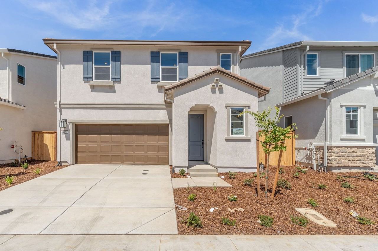 8326 Mincey Way - Photo 3 of 41