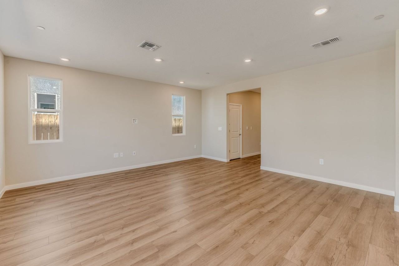 8326 Mincey Way - Photo 5 of 41