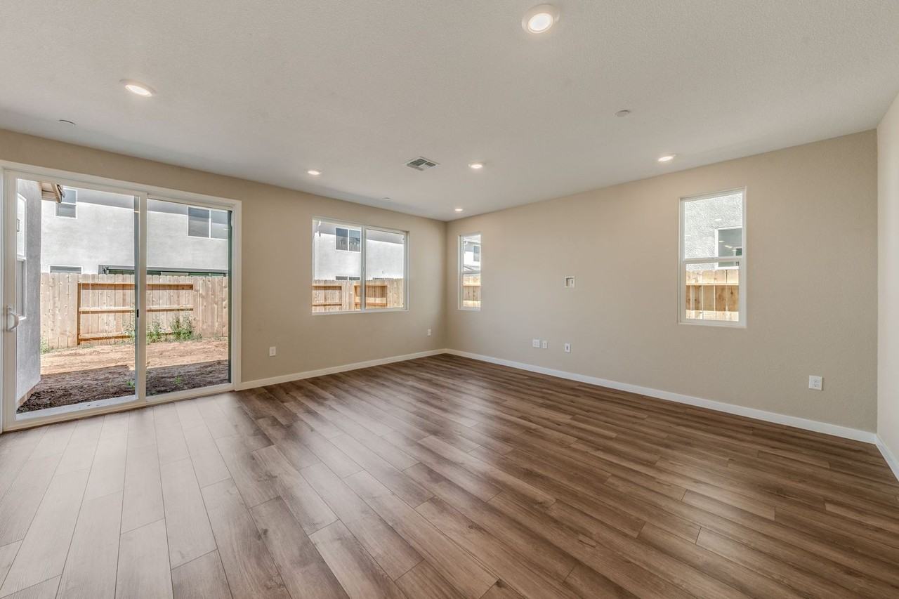 8326 Mincey Way - Photo 6 of 41