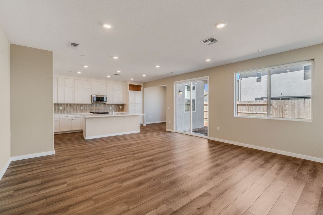 8326 Mincey Way - Photo 7 of 41