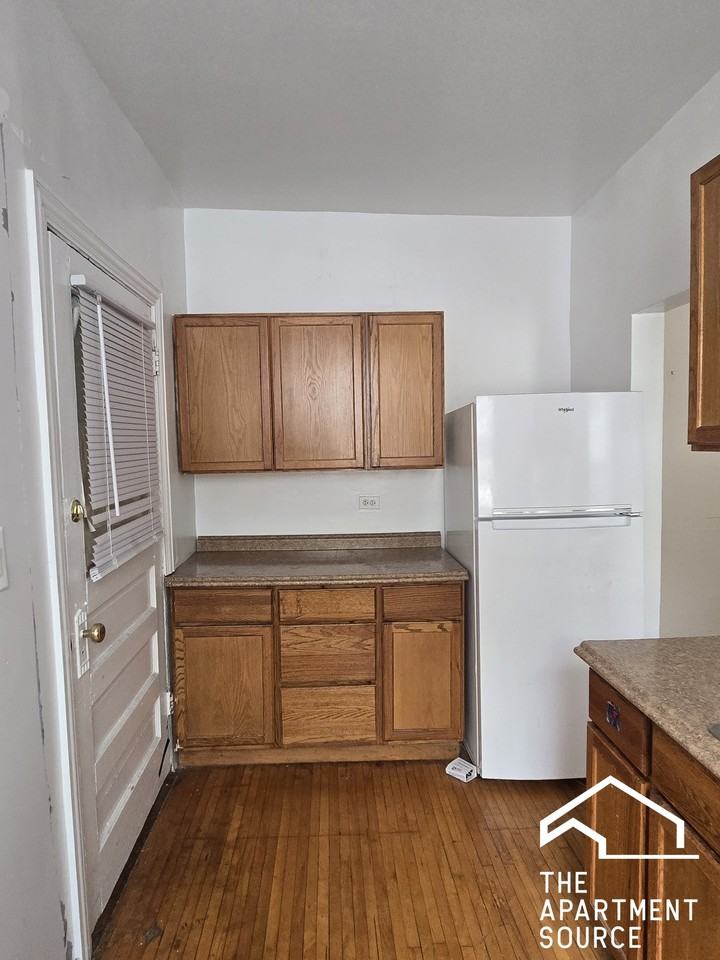 1372 W Estes Ave #1N - Photo 3 of 10