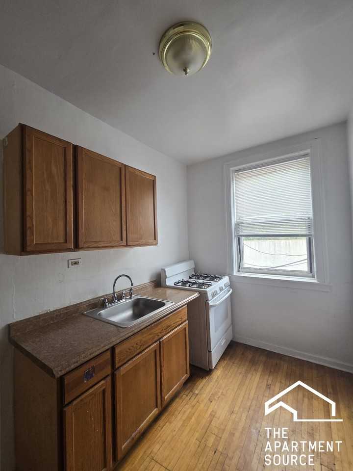 1372 W Estes Ave #1N - Photo 6 of 10