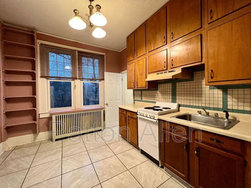 130 Edwin Pl #1 - Photo 5 of 12