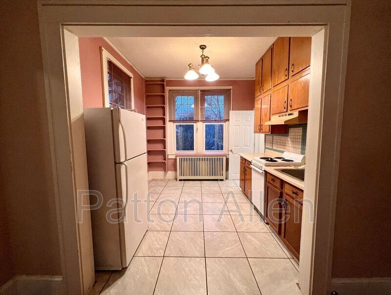 130 Edwin Pl #1 - Photo 7 of 12