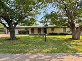 featured image of 605 Bellaire Dr